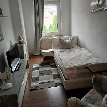 Kleine Wohnung Fuer Monteure Und Dienstreisen Zwickau Bagian luar foto