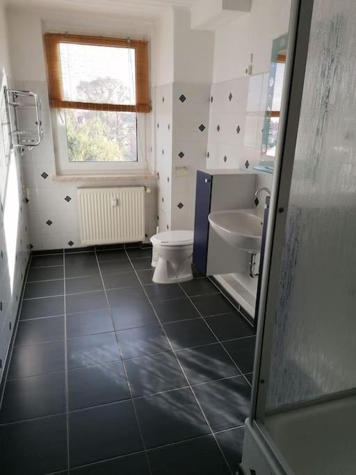 Kleine Wohnung Fuer Monteure Und Dienstreisen Zwickau Bagian luar foto