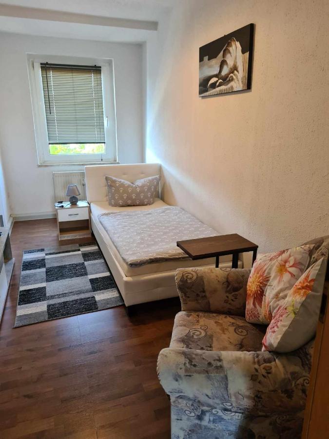 Kleine Wohnung Fuer Monteure Und Dienstreisen Zwickau Bagian luar foto